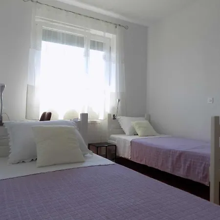 Borna * Vrbnik (Primorje-Gorski Kotar)